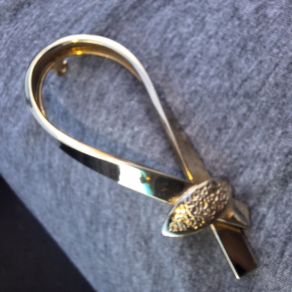 Vintage Gold Tone "Ribbon" Pin